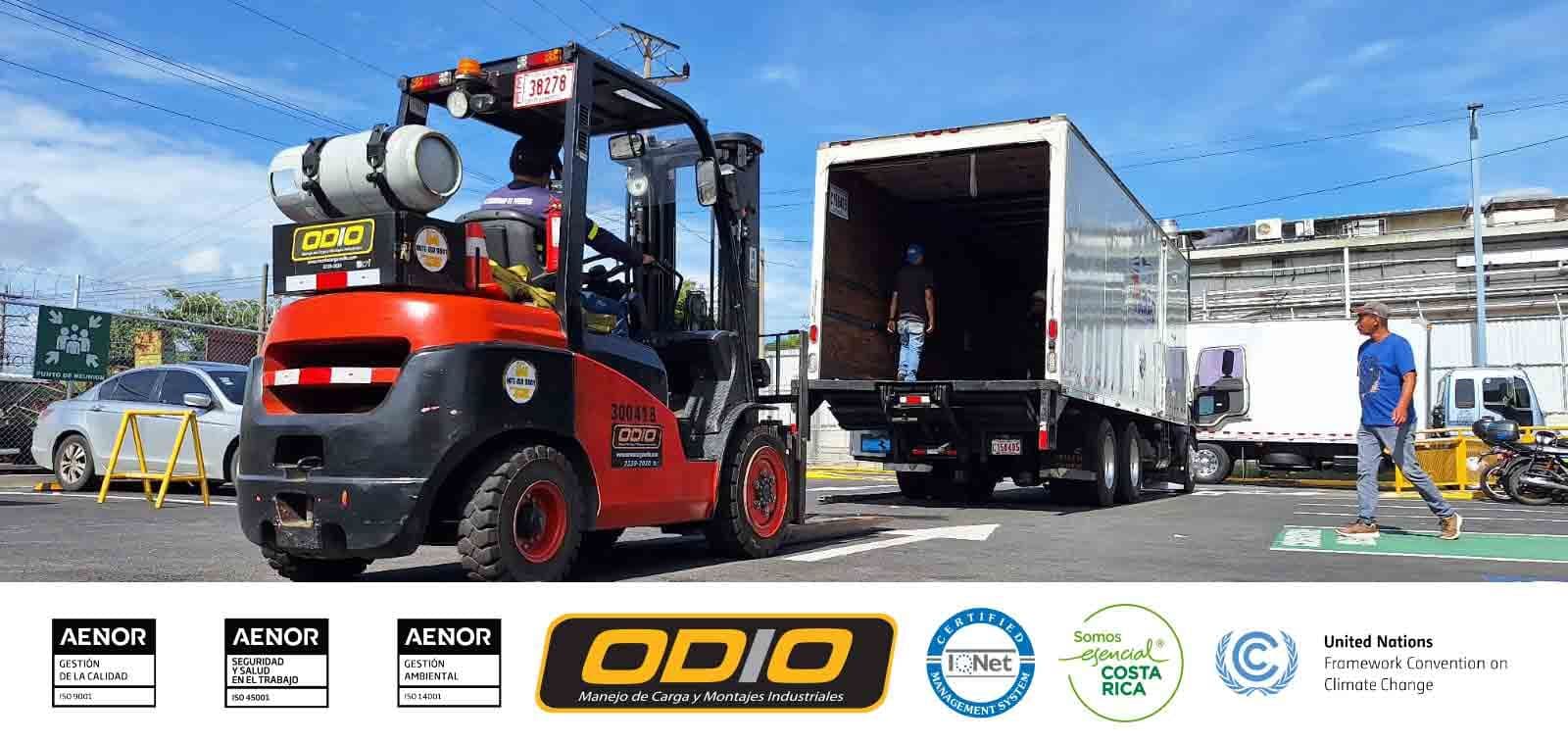 ¡Descargas en Pavas, con montacargas de 2.5 tons!